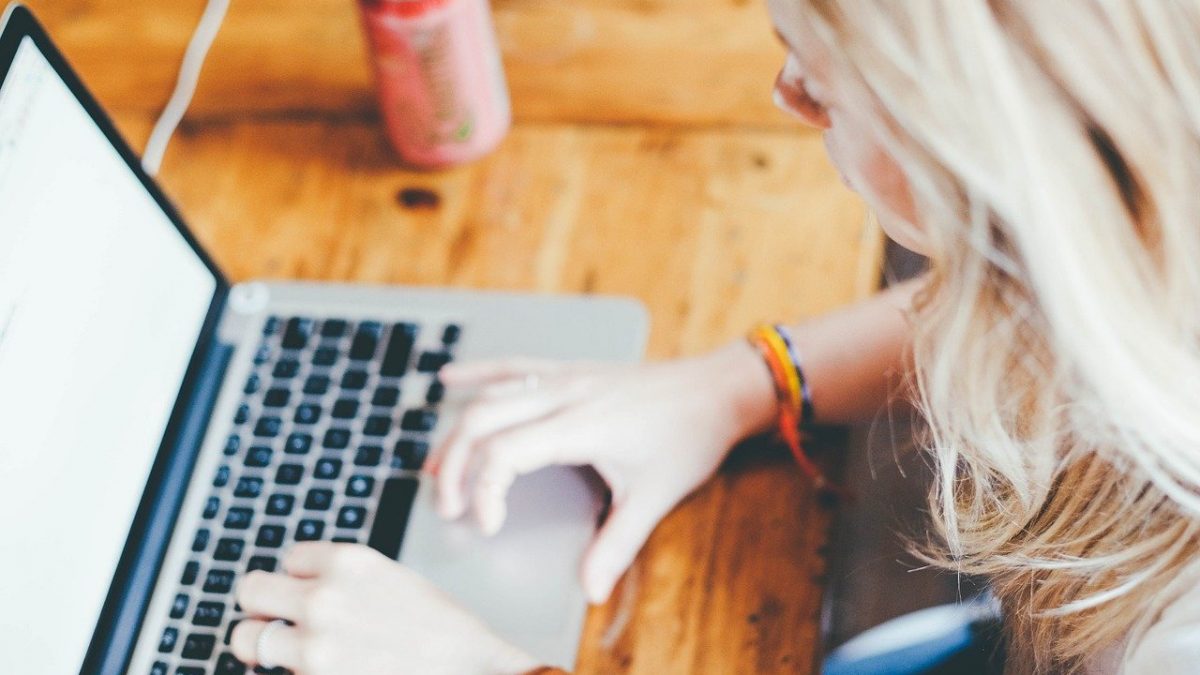 What Is The Advantages Of Computers In Business?