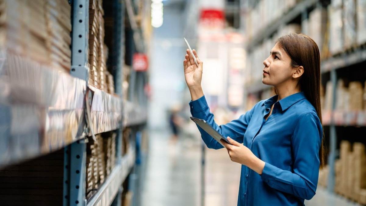 Revolutionizing Inventory Control: How RFID Enhances Warehouse Management