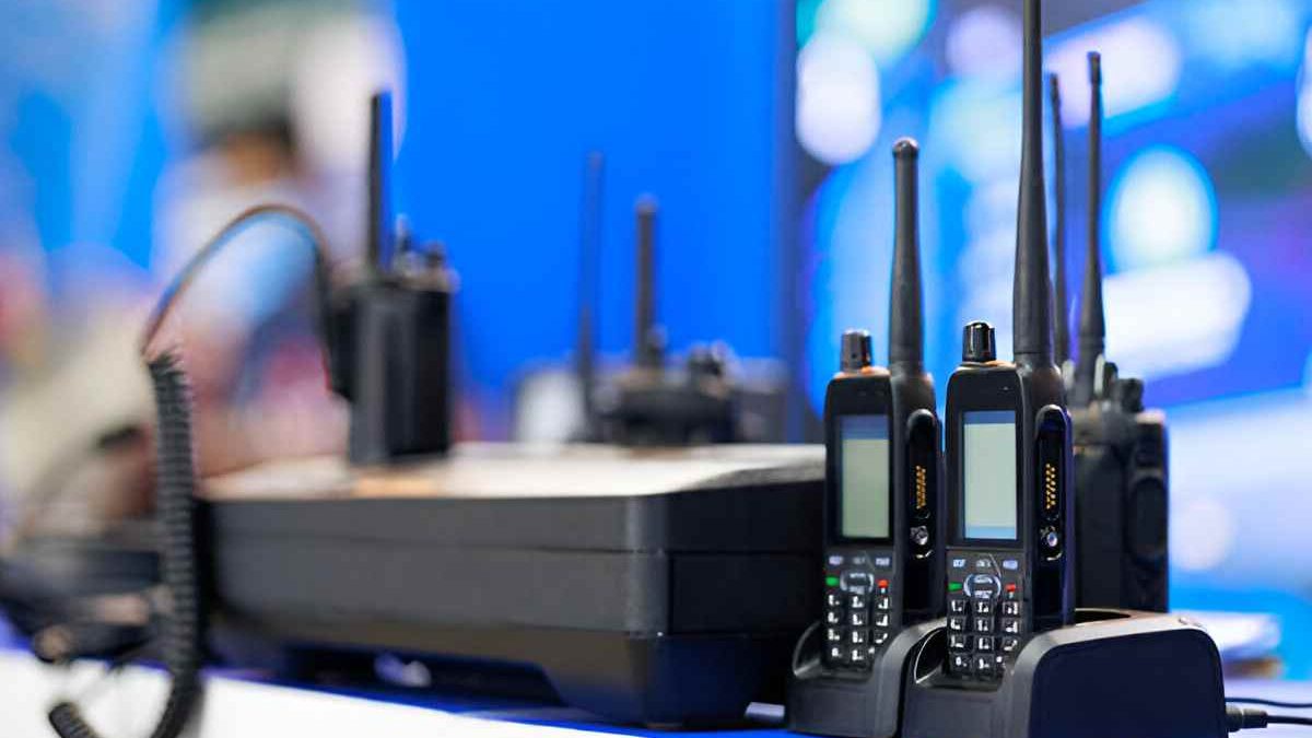 The Unbreakable Connection: A Look at the Two-Way Radio That Navigates Network Disasters