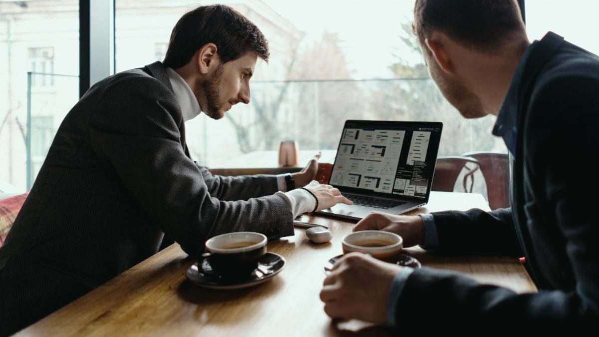 How Using Relationship Mapping Software Enhances Business Collaboration